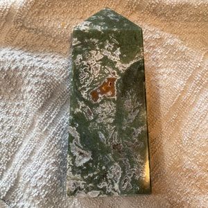 Green moss agate tower with small druzy